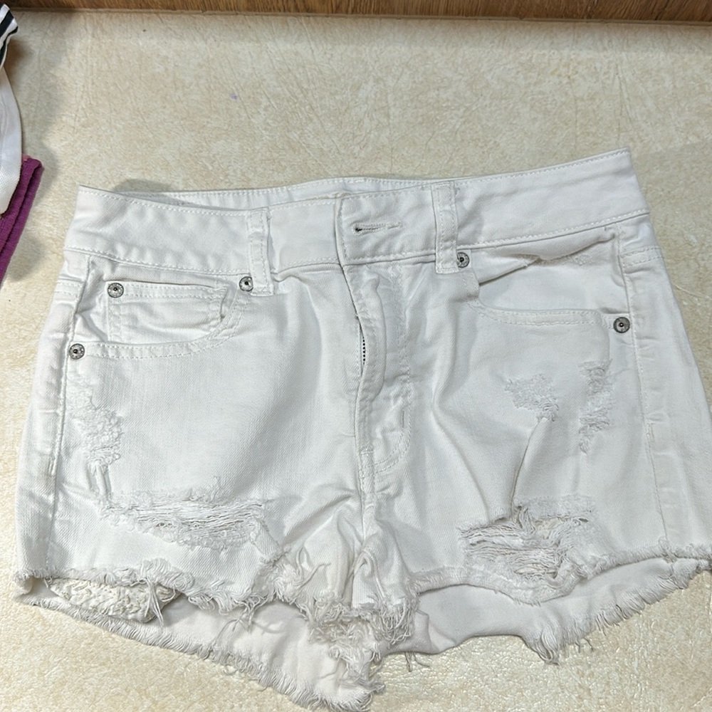 Ladies American Eagle Outfitters white Jean shorts. Size 4